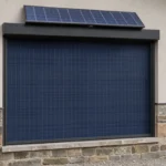 Volet roulant solaire autonome posé sur une fenêtre de maison rénovée dans les Vosges